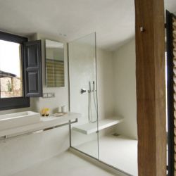Baño microcemento blanco en Valladolid